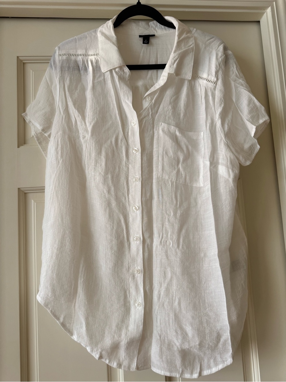 torrid White Short-Sleeve Button-Down Shirt